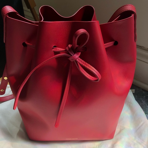 Medium Mansue Gavriel bucket bag - soft calfskin - Red